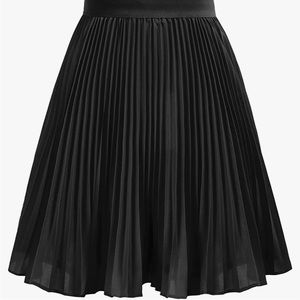 skirt for girls 10 years and older is pleated with elastic waist